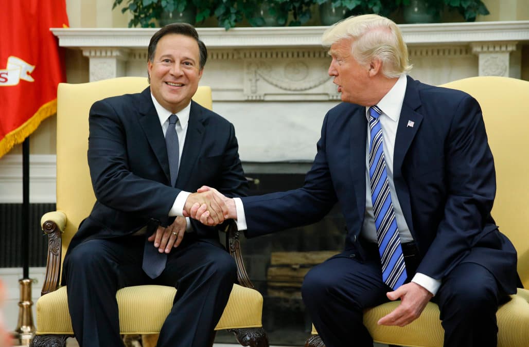 U.S. President Donald Trump shakes hands with Juan Carlos Varela, Panama's president, left, during a meeting in the Oval Office at the White House in Washington, D.C., U.S., on Monday, June 19, 2017.
