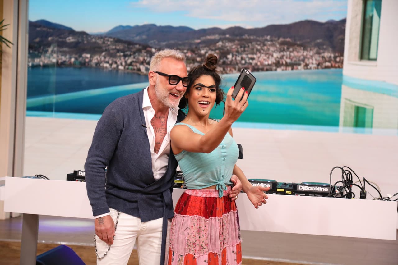 Mela le pidió una 'selfie' para presumirla en las redes sociales.