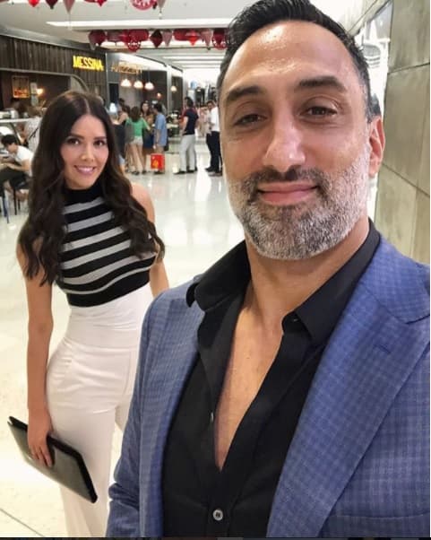 Comenzaron su relación y él decidió quedarse en ese país durante seis meses. Después tuvo que regresar a Australia, pero luego volvió con Favela para entregarle 
<b><a href="https://www.univision.com/shows/despierta-america/despues-de-su-romantica-boda-marlene-favela-esta-lista-para-volver-al-trabajo-video" target="_blank">un anillo de compromiso. </a></b>
<br>