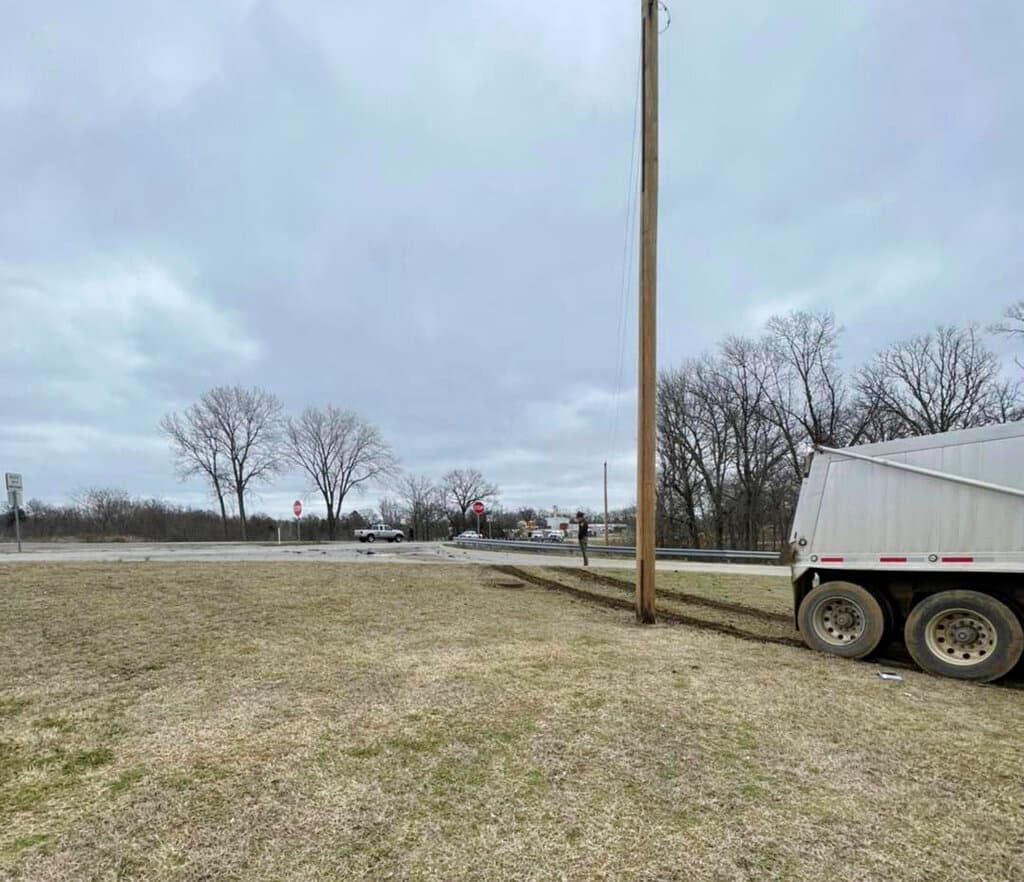 Mueren seis estudiantes de secundaria tras chocar con un camión en Oklahoma