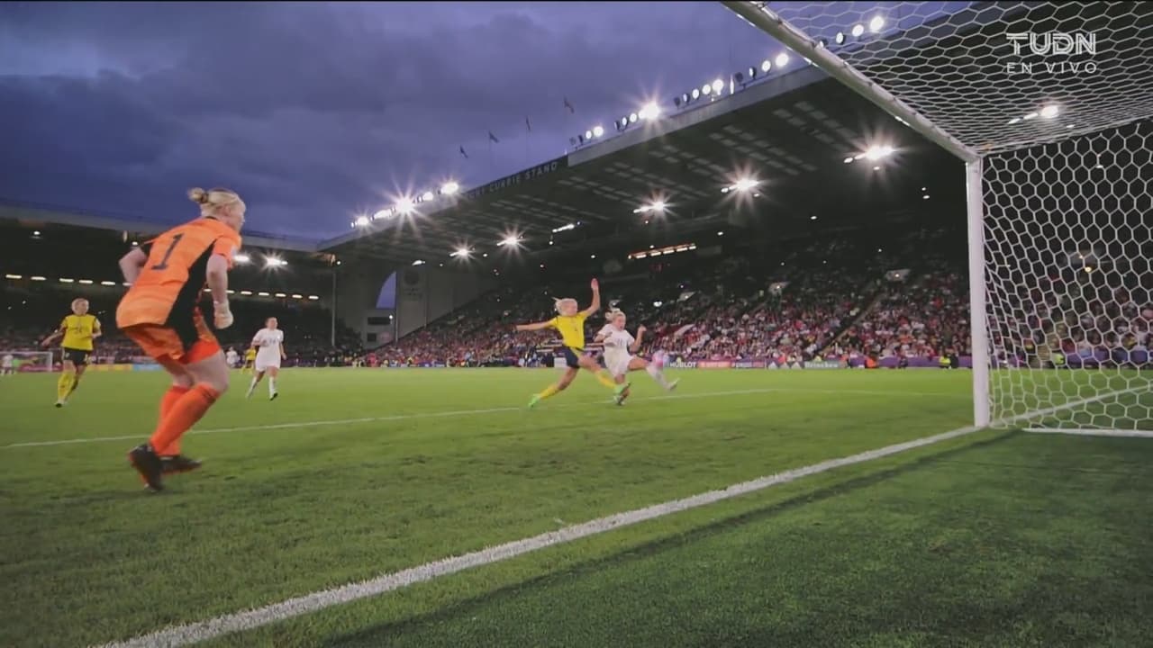 ¡Era para sentenciar! Hemp perdona a Suecia y manda su remate al poste