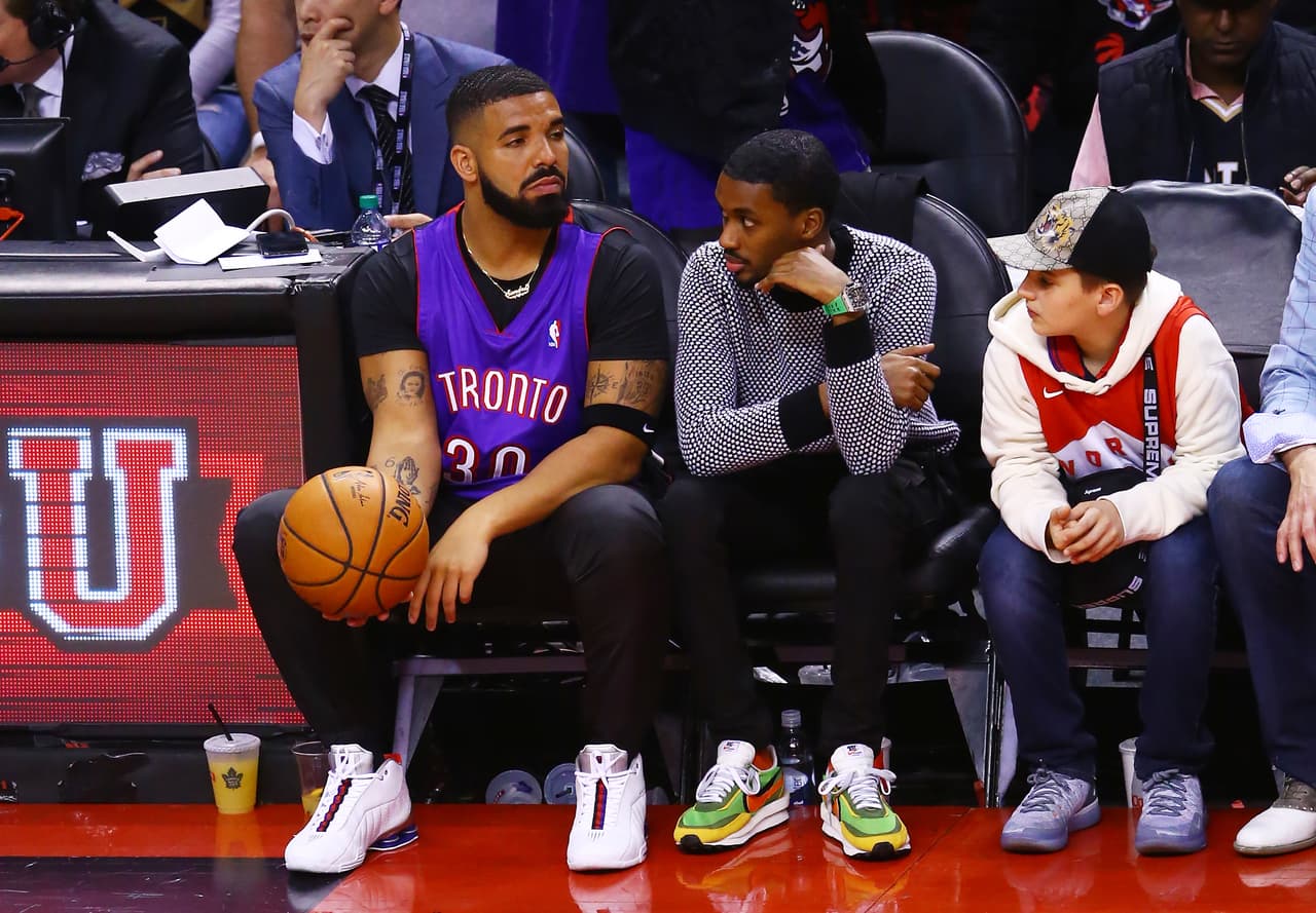 Pero no fue lo único, ya que el hambre de protagonismo del artista aún no estaba saciado.