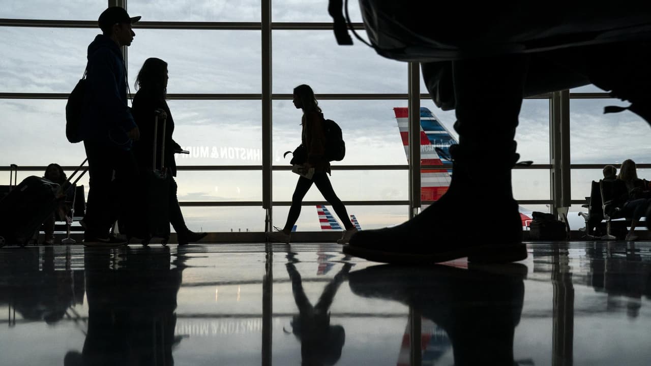 Llega con dos horas de anticipación al aeropuerto: recomendaciones para viajar por avión durante ‘Thanksgiving’