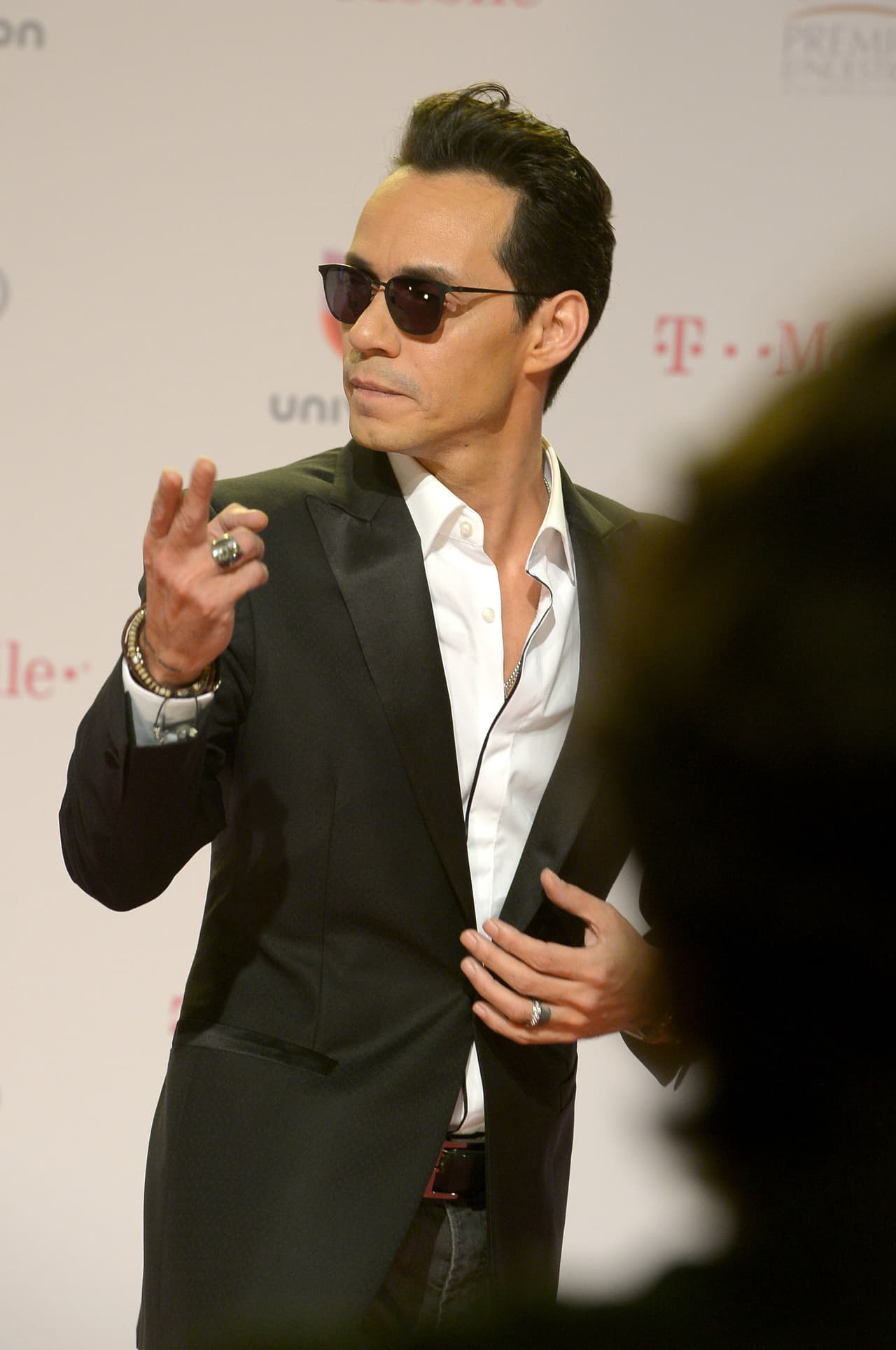 <b>Marc Anthony</b>
<br>
<b>Galardones Premio Lo Nuestro: 24</b>
<br>El salsero ha ganado en las categorías de Revelación del Año, Artista Tropical Masculino del Año, Canción Tropical del Año, Artista Pop Masculino del Año, Voto Popular de Internet, Colaboración del Año.