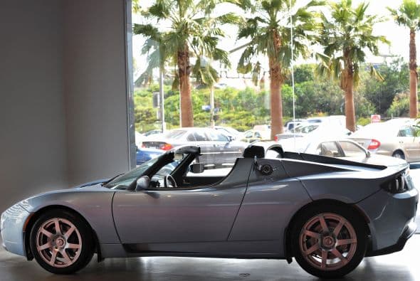 <b>Puesto 9 – Tesla Roadster: </b>El convertible eléctrico tuvo un paso fugaz por el mercado, aunque bien podría volver en el futuro (se lo proyecta para 2019).