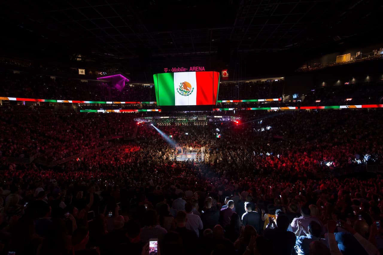 La Arena T-Mobile estaba lista para presenciar una de las noches más importantes en la historia del pugilismo mexicano.