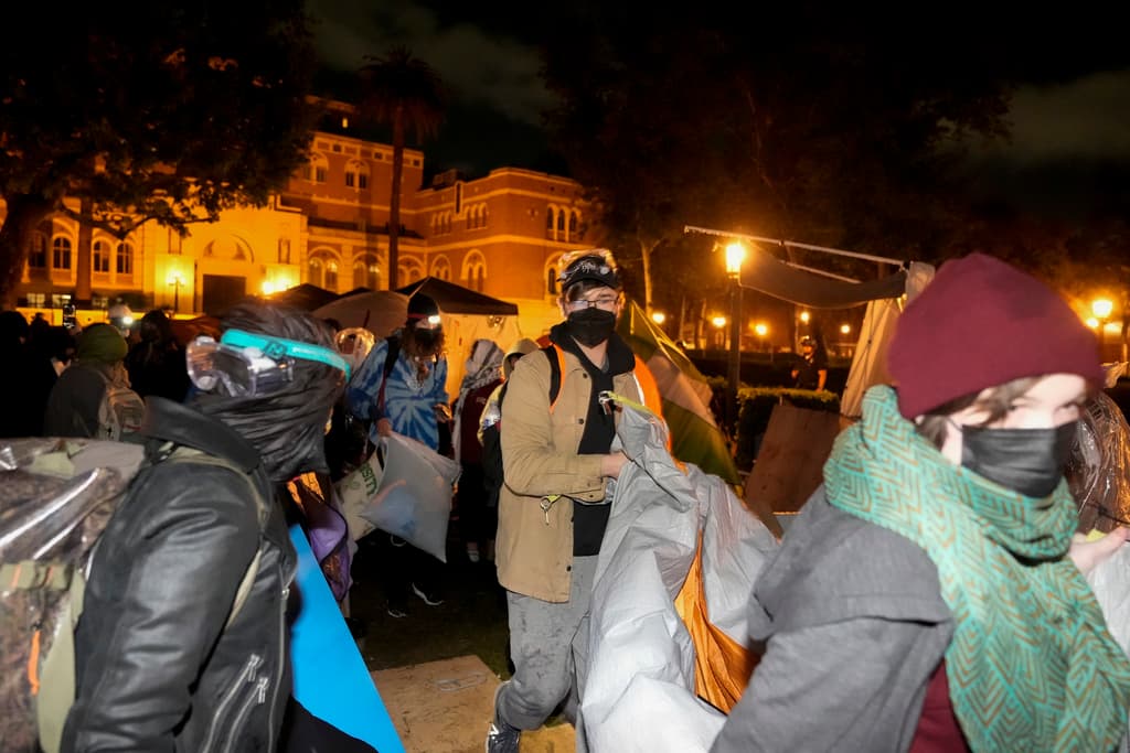Lo último sobre las protestas en universidades de EEUU: estudiantes se retiran de campamento en USC y en Virginia arrestan a 25 