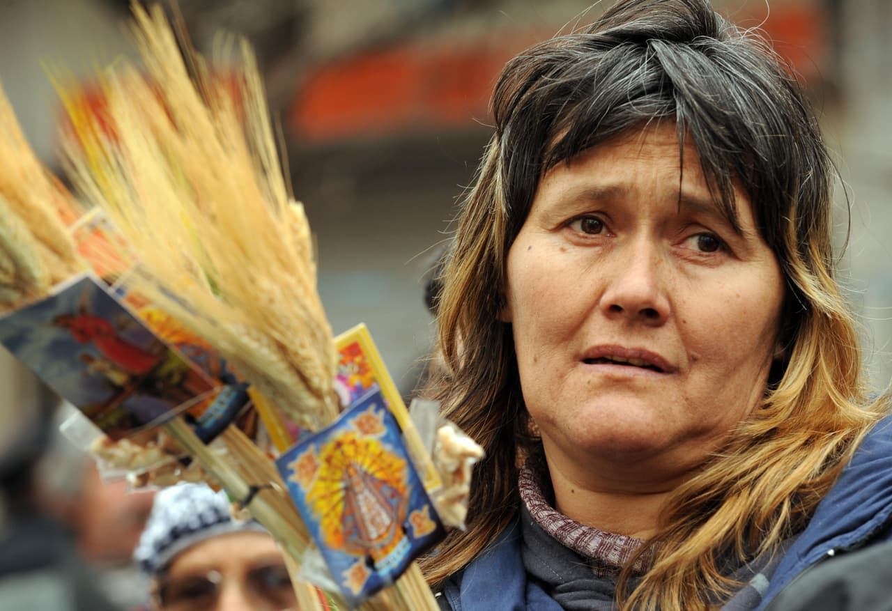 No tardó en caer lluvia a la ciudad, pero de tal manera que se inundó todo y pronto las cosechas eran abundantes. Por esto mismo, todas las representaciones de Cayetano suelen tener una espiga de trigo que simboliza la abundancia, pan y trabajo. Además, la gente suele llevarle todavía trigo a sus iglesias siguiendo el mismo ejemplo.