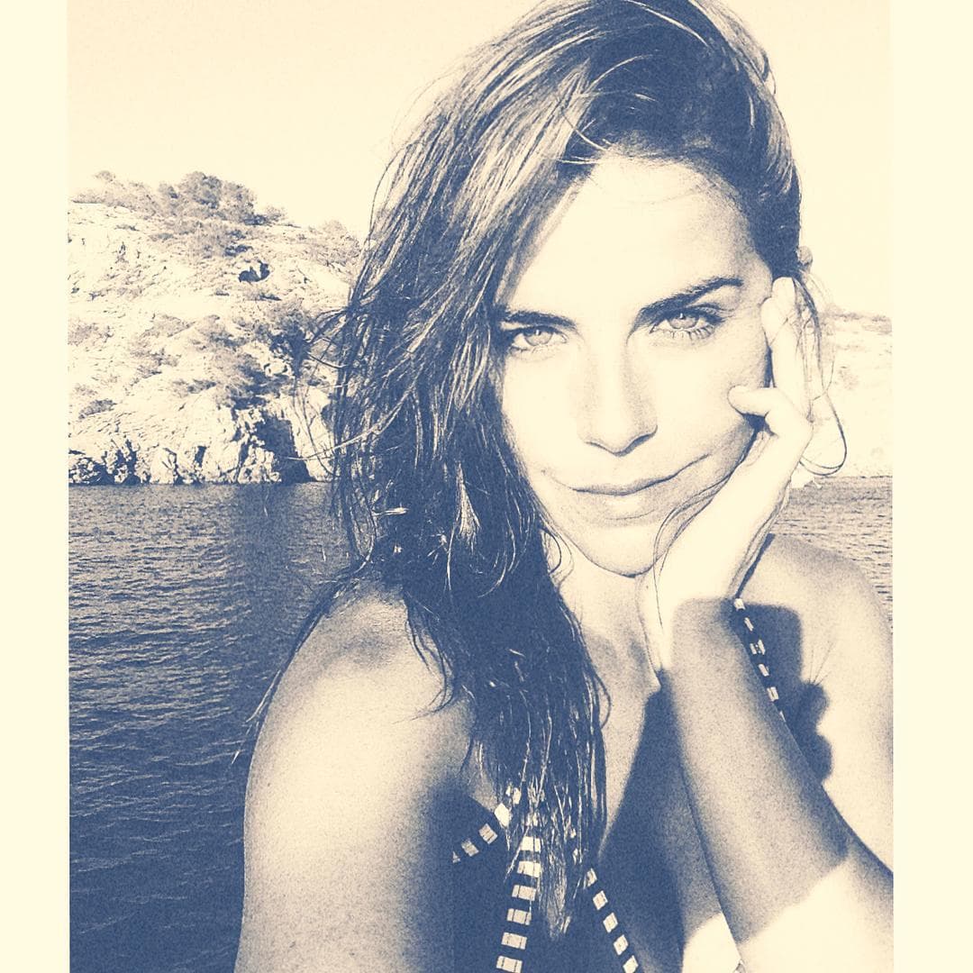 Según las declaraciones que dio a la revista 
<i>Maxim</i>, la actriz de 
<i>La Piloto</i> se considera "un poco gitana", esto por haber vivido en muchos lugares del mundo.