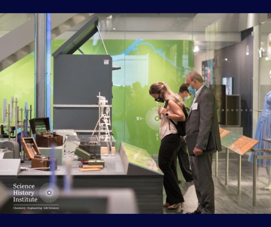 <b><a href="https://www.sciencehistory.org/" target="_blank">Science History Institute (Filadelfia)</a></b>: Ubicado en el corazón de Old City en Filadelfia, está rodeado de excelentes lugares históricos. Sin embargo, este museo no cuenta la historia del nacimiento de Estados Unidos. En cambio, cuenta la historia de la química. Remontándose a sus raíces en la alquimia, el museo muestra el impacto que la química ha tenido en nuestras vidas hasta el día de hoy.