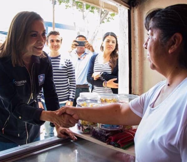 A José Miguel ya se le había visto muy de cerca con Josefina desde mayo del 2017, cuando era candidata a la gubernatura del Estado de México. El actor anunció que se uniría a su equipo porque el proyecto le convencía.
