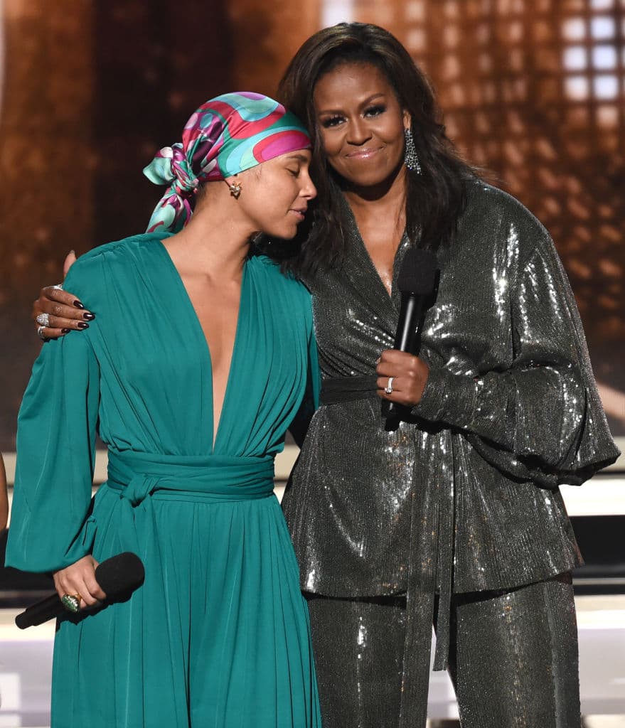 Michelle Obama hizo una sorpresiva aparición en la entrega número 61 de los GRAMMY, la cual se realizó el pasado 10 de enero en el Staples Center de los Ángeles.
<br>