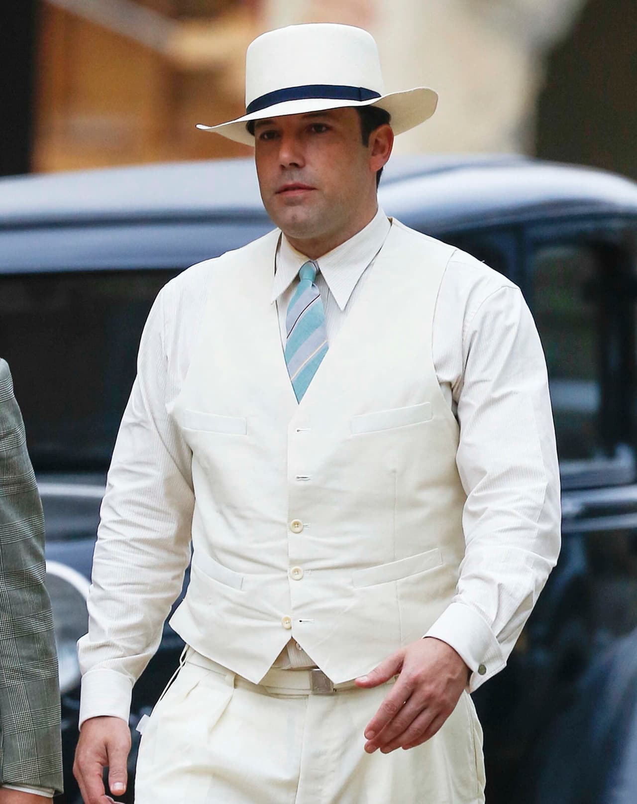 Ben Affleck muy elegante... filmando su nueva cinta.