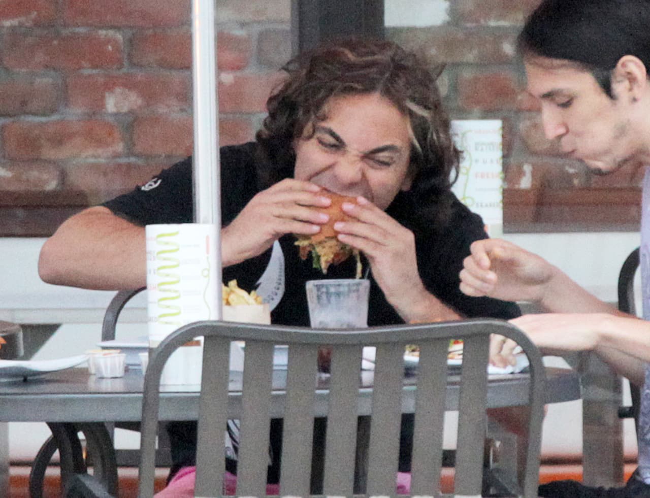 ¡Éeentrale a la hamburguesita, Cristian Castro!