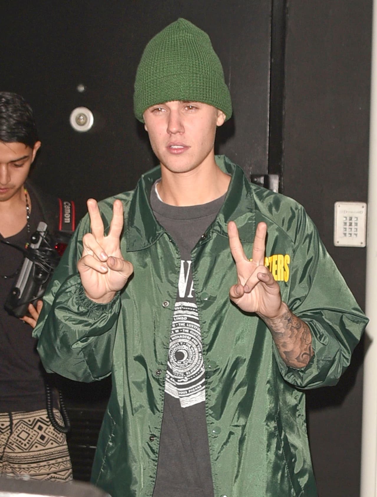 Justin Bieber pide paz... y unas cuantas horas de sueño. ¡Qué carita!