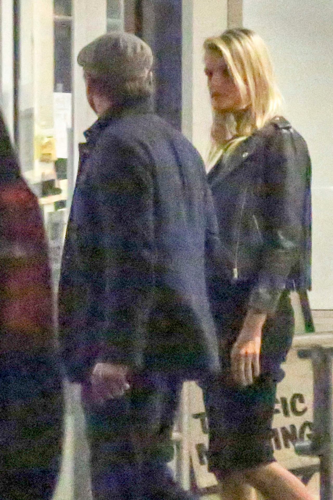 Leonardo DiCaprio llevó a cenar a Kelly Rohrbach, pero como que ella no quedó muy a gusto.