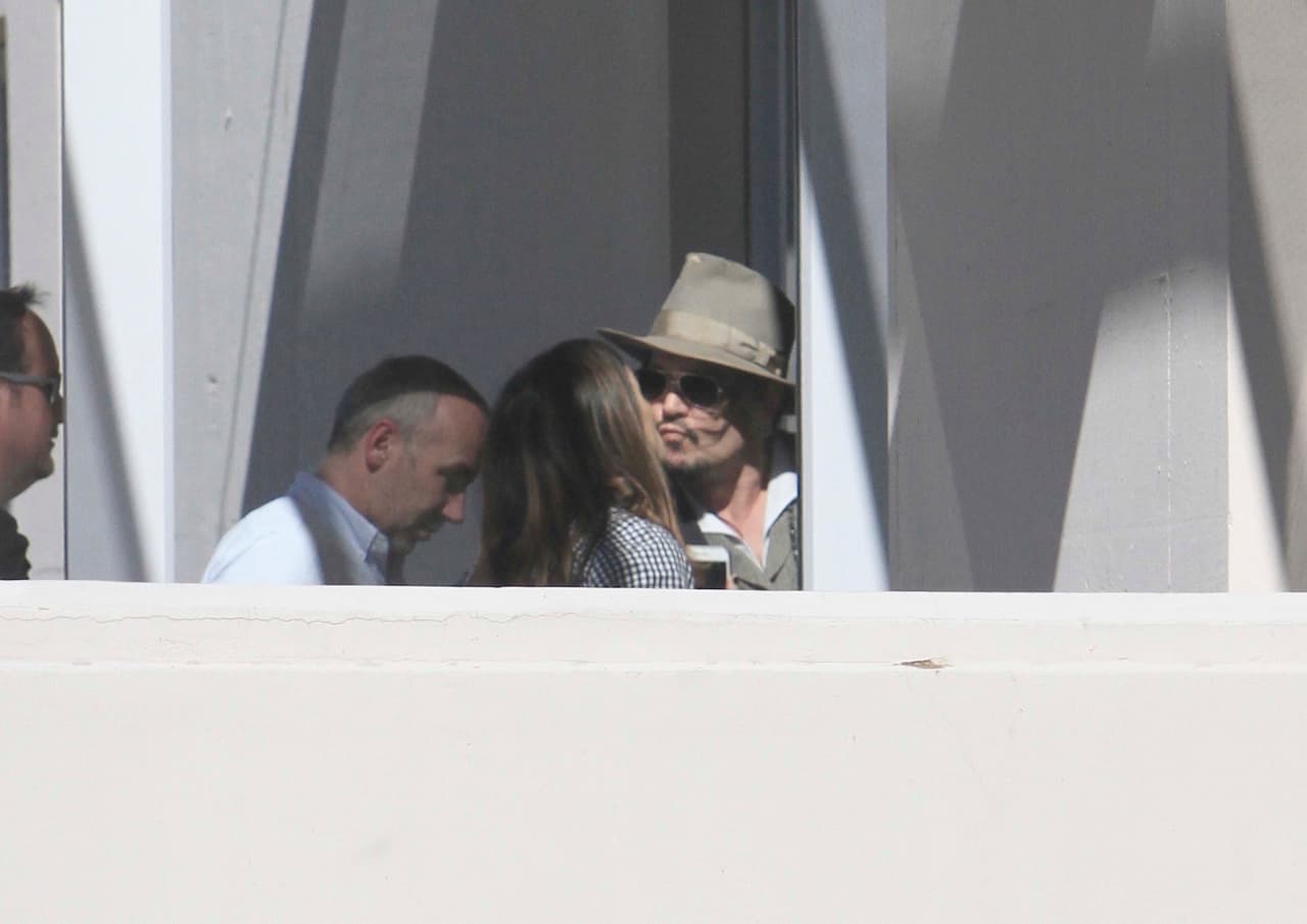 ¡Pero esta chica lo persiguió hasta robarle un besote!