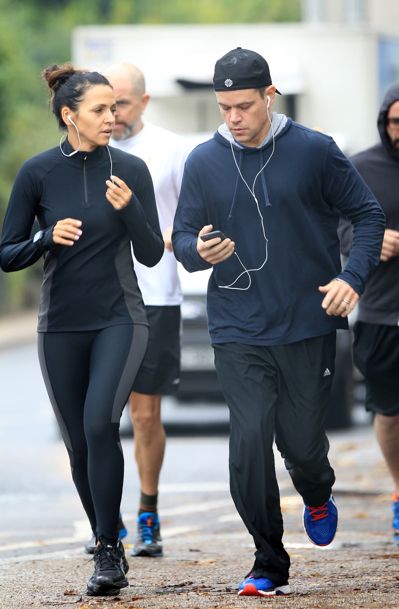 ¡A sudar! Matt Damon y Luciana Barroso salen a correr para bajar esas calorías.