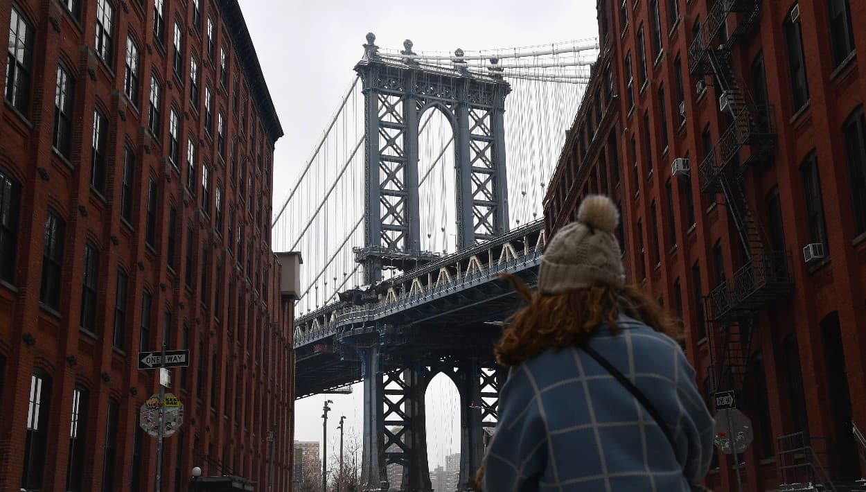 Muerte en el Manhattan Bridge: trabajador que lo pintaba cae desde unos 100 pies de altura