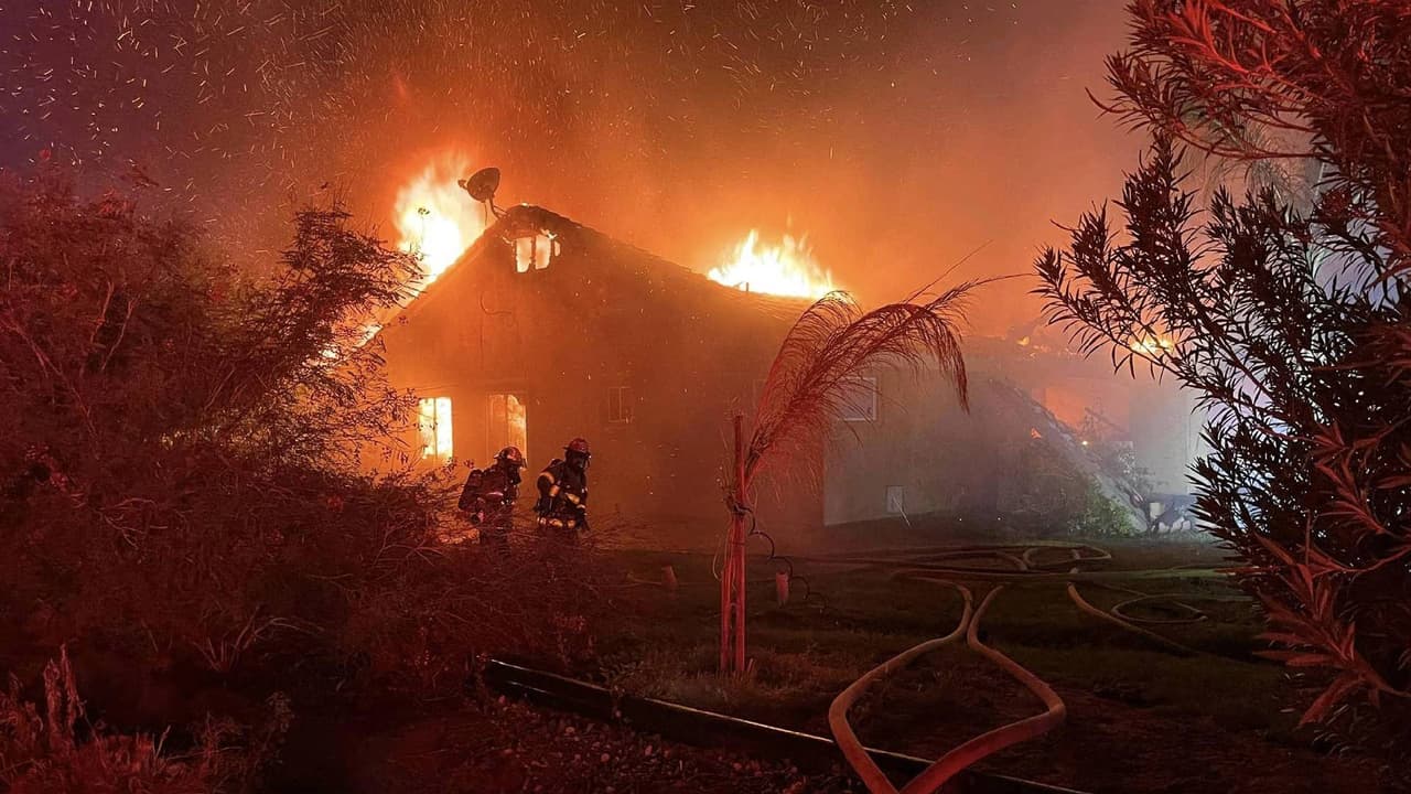 Mujer hispana pierde la vida durante un incendio residencial en Yuma; ya fue identificada