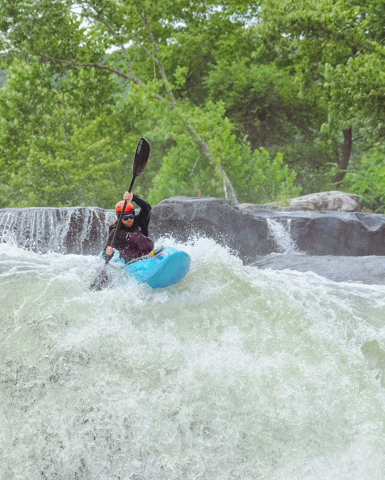 <b><a href="https://wilderness-voyageurs.com/">Wilderness Voyageurs</a></b>. Aprende a navegar en rápidos en balsa, kayak, a montar una bicicleta de montaña o atrapar peces con nosotros en Ohiopyle.
<br>
<br>
<b><a href="https://g.page/WildVoy?share">Cómo llegar</a></b>