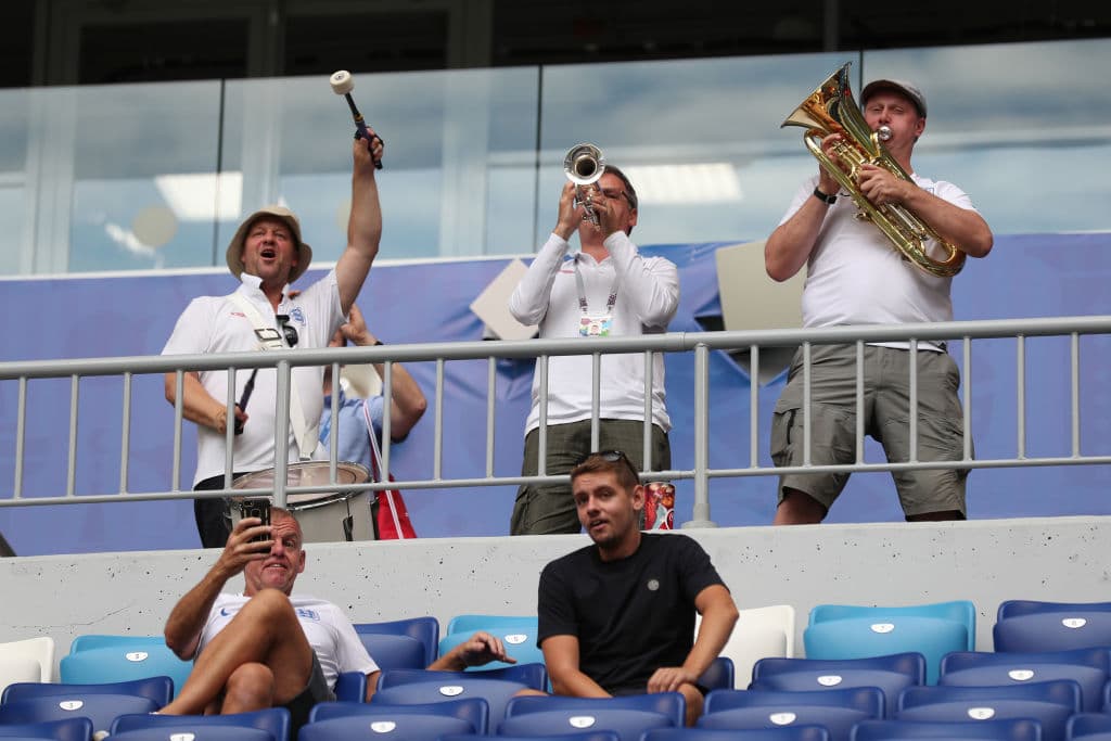 La fiesta y el colorido se viste de alegría entre los hinchas en el enfrentamiento entre Suecia e Inglaterra en los cuartos de final, la definición del tercer semifinalista del Mundial de Rusia 2018.