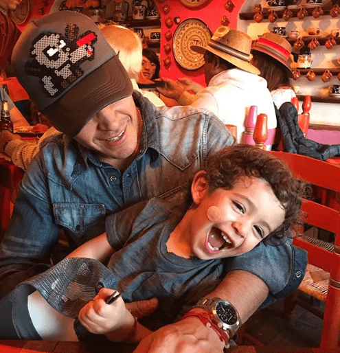 “Siempre lo estoy extrañando y siempre estoy esperando el momento de regresar y ponerme a jugar con él”, contó.