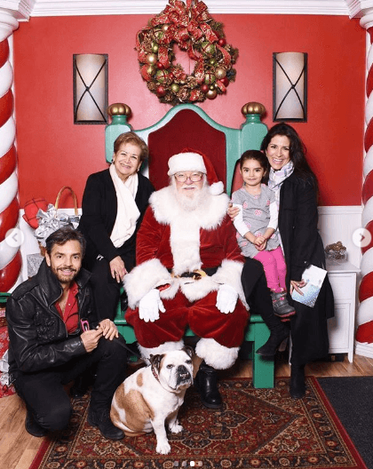 Eugenio Derbez pasó una navidad fuera de serie en compañia de toda su familia, incluida la pequeña Fiona.