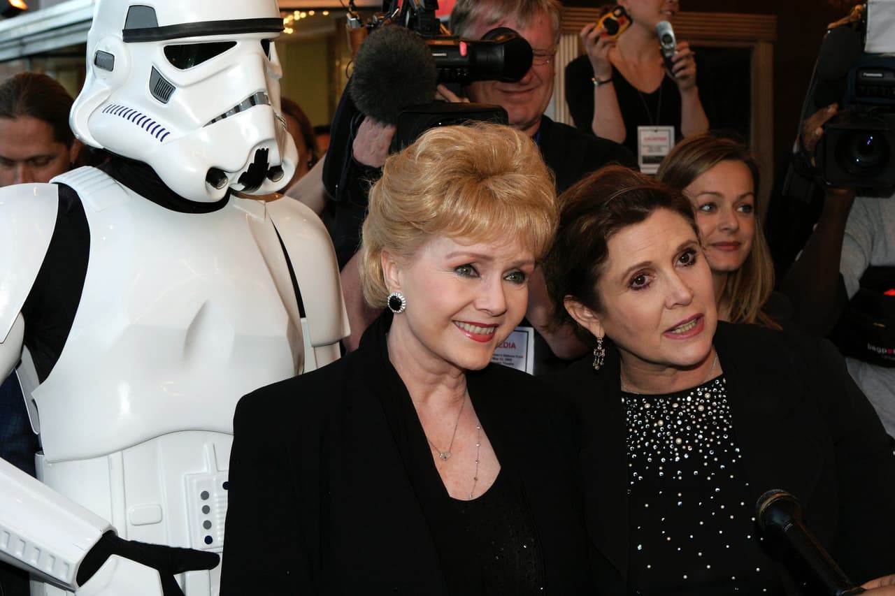 WASHINGTON - MAY 12: Actresses Debbie Reynolds (L) and Carrie Fisher (R) arrive at the premiere of "Star Wars Episode III: Revenge of the Sith," at the Loews Cineplex Uptown Theatre May 12, 2005 in Washington, DC. Star Wars premiers are taking place across the country tonight. (Photo by Shaun Heasley/Getty Images)