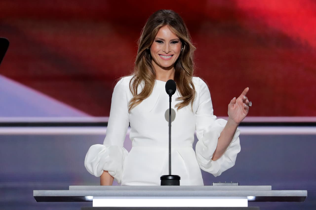 Redactores del discurso de Melania Trump incluyeron "fragmentos que reflejan su propio pensamiento"
