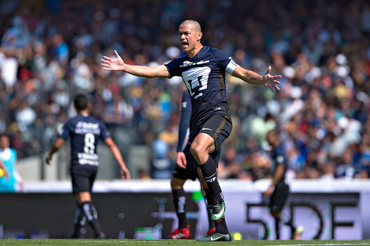 Darío Verón sigue siendo el ancla de Pumas desde la central. Sus coberturas y marcas son impecables, y mantuvo ante Cruz Azul el equilibrio del equipo para que Universidad saliera con la victoria.