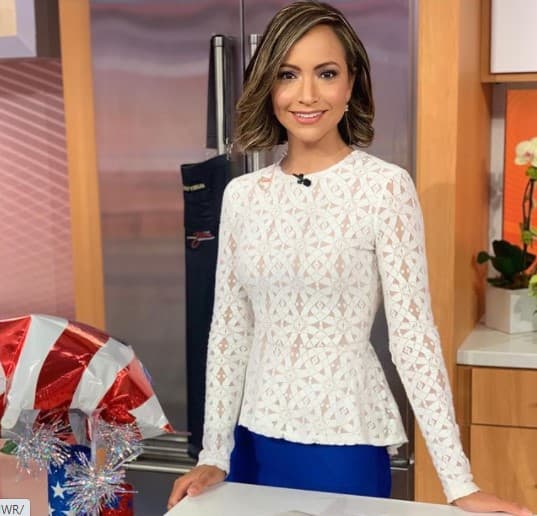 A Satcha Pretto la vemos muy seria dando las noticias. Sin embargo, también lleva el sabor latino en sus venas, y la hemos visto bailar muy bien la famosa 'Sopa de caracol', y muchos otros ritmos.