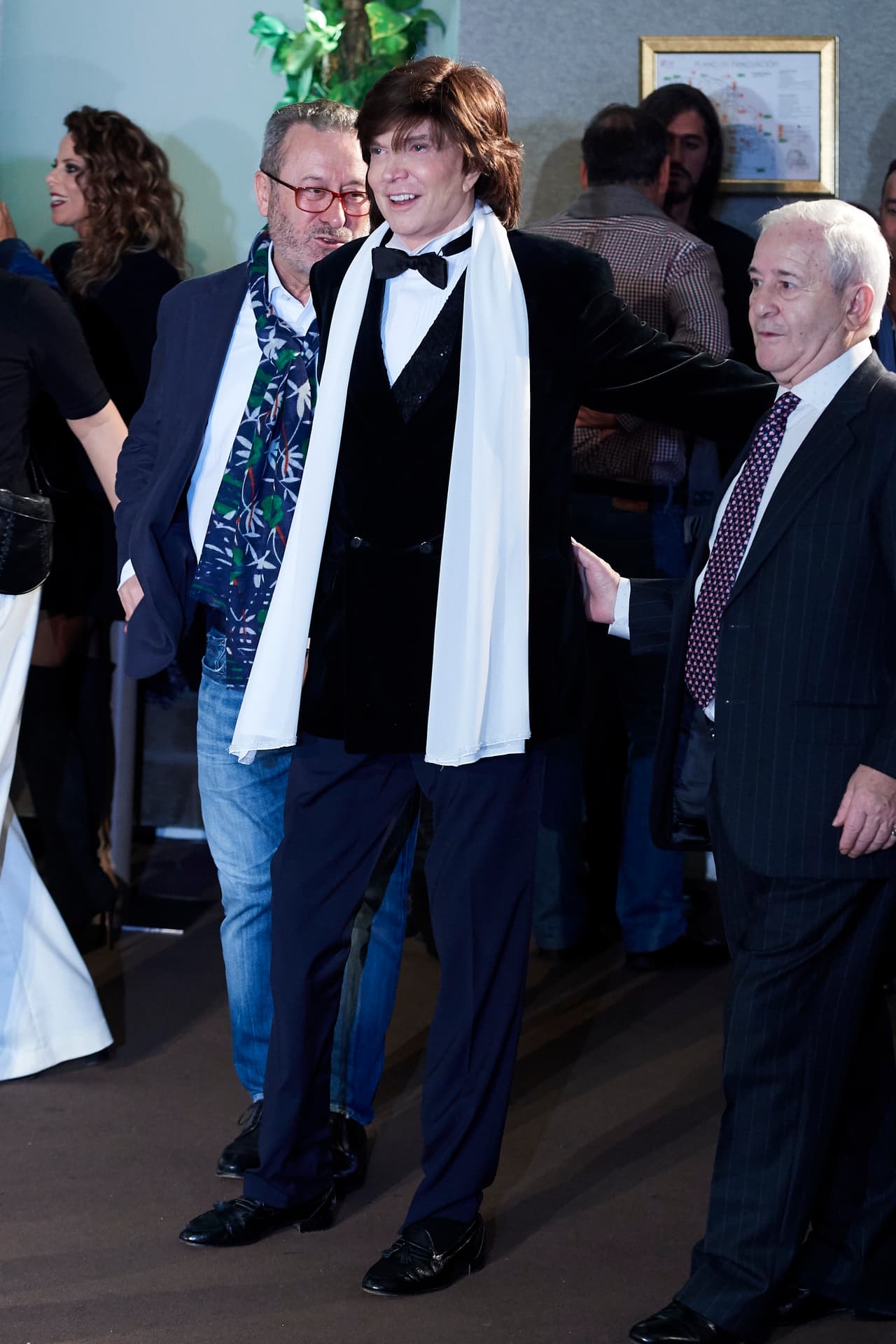 Según un comunicado emitido por los abogados de Camilo Blanes, y que reseñó 
<a href="https://www.abc.es/estilo/gente/abci-hijo-camilo-sesto-pronuncia-sobre-polemica-cenizas-padre-201910100924_noticia.html" target="_blank">ABC</a>, el retraso en la entrega de las cenizas se debió a que “necesitaba la autorización de terceras personas” y en cuanto obtuvo la autorización el pasado 8 de octubre, “procedió a la inmediata recogida de las cenizas de su padre”.