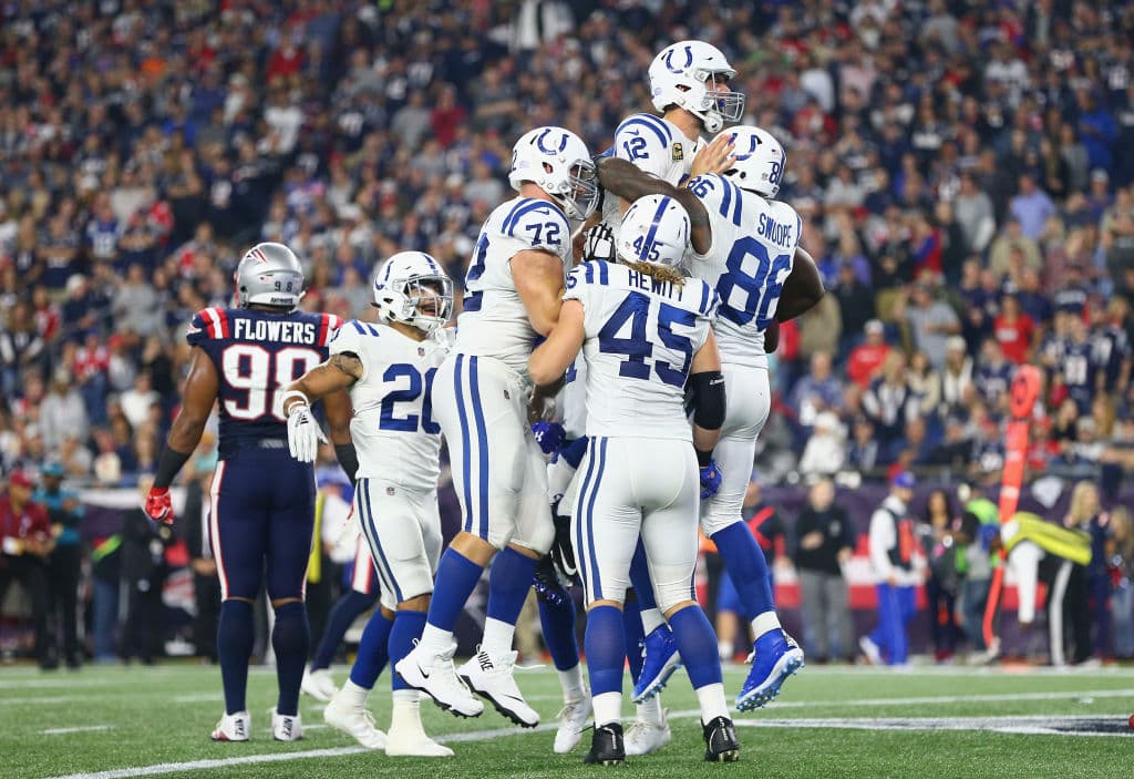 Y estas empezaron a aumentar cuando restando 12:48 en el último cuarto Luck se conectó con Erik Swoope en un pase de 13 yardas que acercó 24-17 a Indianapolis.