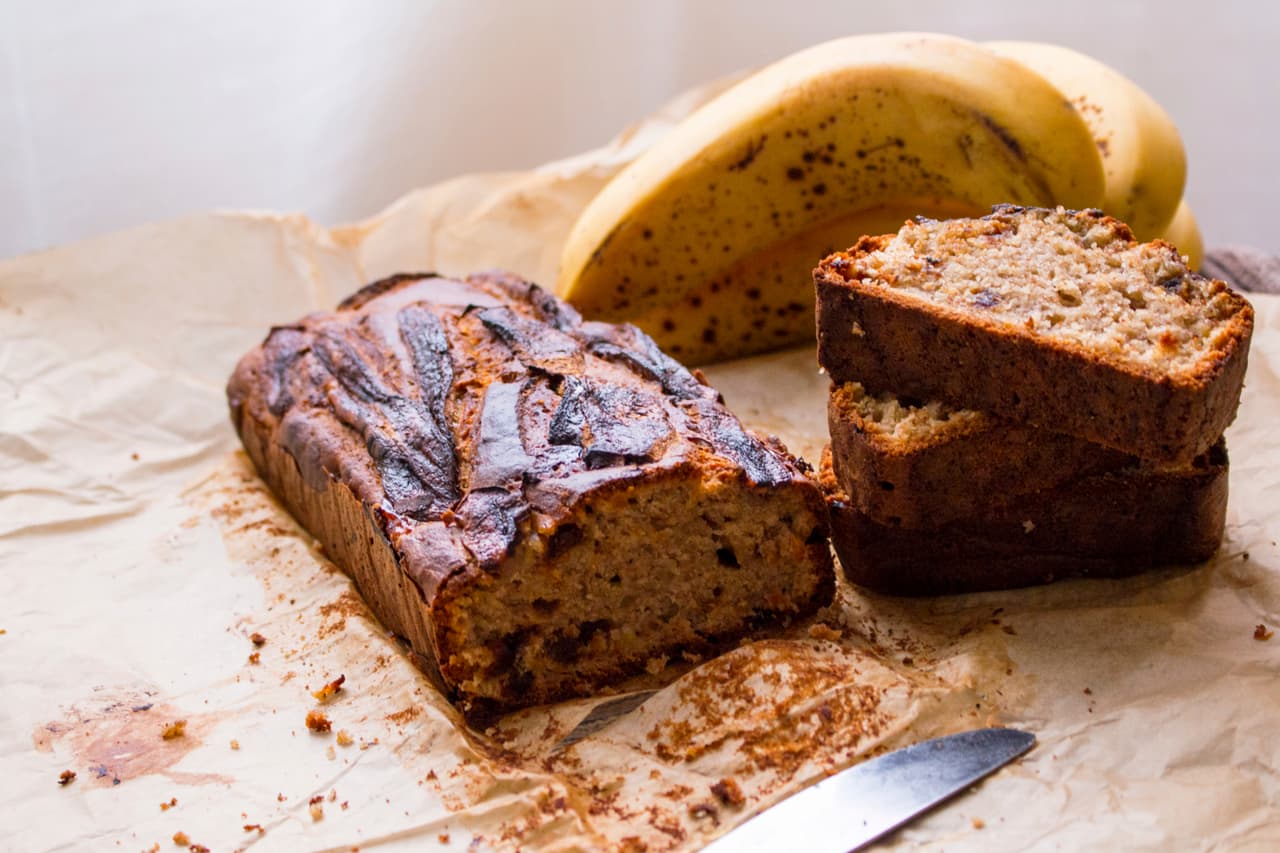 <b>Pan de banano:</b> Este panqué o punqué se hace con bananas que han llegado a un punto extremo de madurez. Es muy 
<b><a href="http://www.univision.com/estilo-de-vida/el-recetario/panque-de-banana-elrecetario-video-video">fácil de preparar </a></b>y se usa lo mismo de postre que para acompañar la primera taza de café en la mañana.