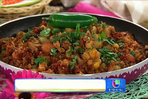 Con todo el sabor del estado de Chihuahua, México, disfruta de este tradicional platillo.