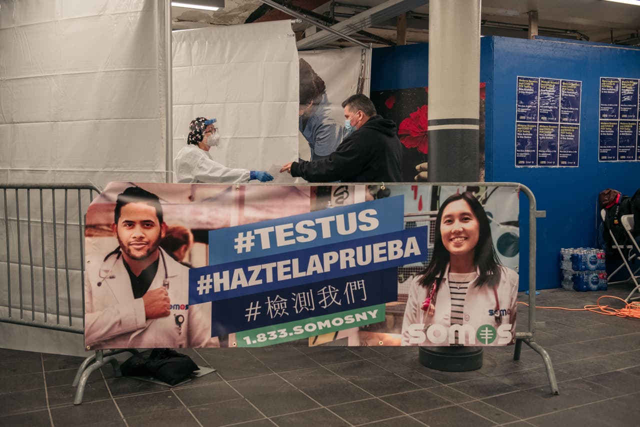 Debido al aumento de casos de covid-19 el estado de Nueva York decidió ampliar el acceso a las pruebas de detección en lugares de mucho tránsito como es el metro de la ciudad.