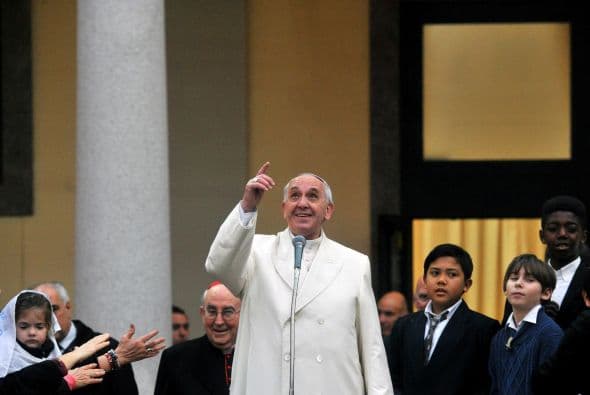 Del Vatileaks, Francisco dijo que es "un problema gordo", pero que ni se asustó cuando Benedicto XVI le entregó los documentos.