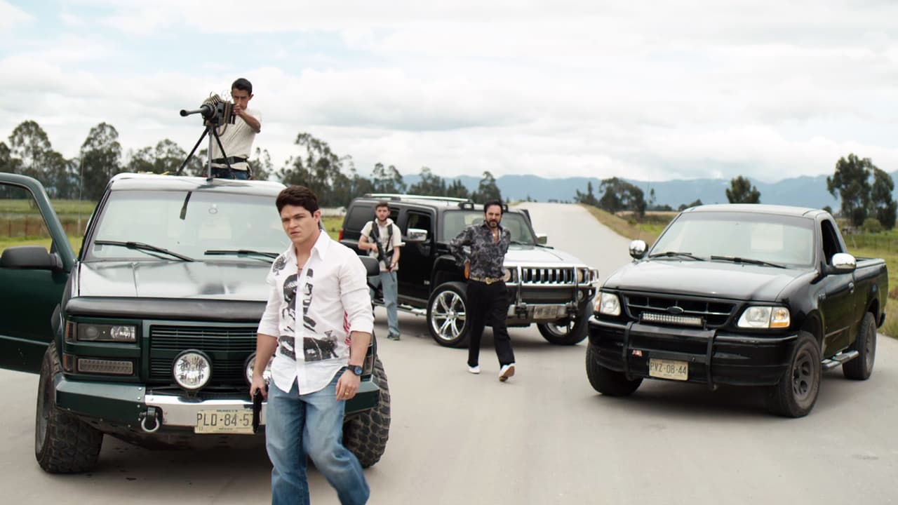 Arturo Bernal Leyda, accompanied by 
<b>‘La Muñeca’</b> got off one of the trucks.