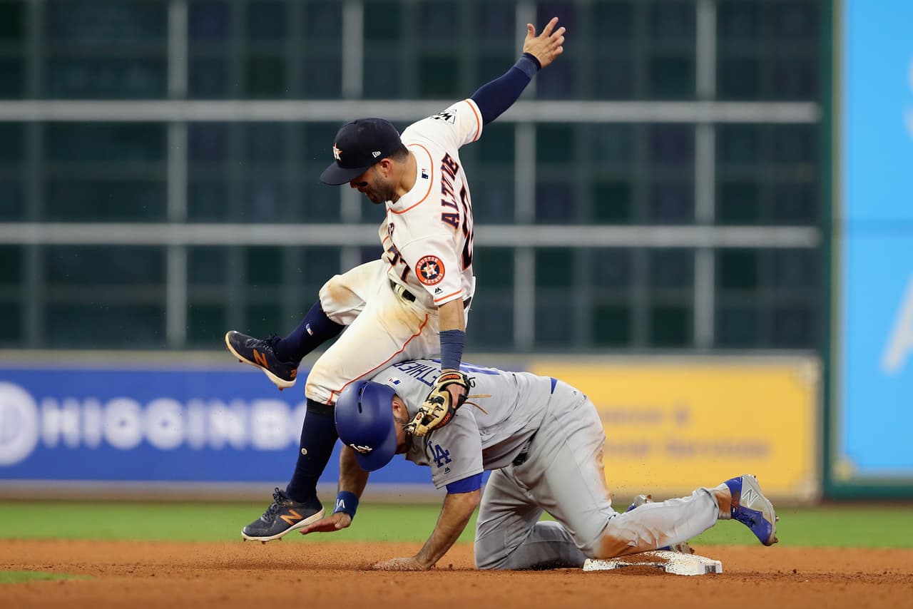 Casi al final del partido, una barrida de Andre Ethier provocó un aparatoso choque con José Altuve. A pesar de la evidente molestia del venezolano, la acción no pasó a mayores.