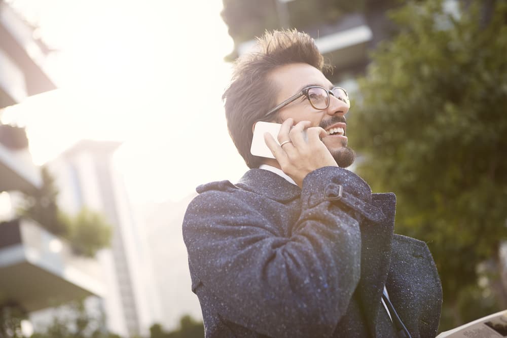 Una amistad que vive muy bien en el extranjero posiblemente se ponga en contacto contigo y te invite a ir con ella a su país para juntos explorar posibilidades económicas. La oferta parece interesante y está bien auspiciada.