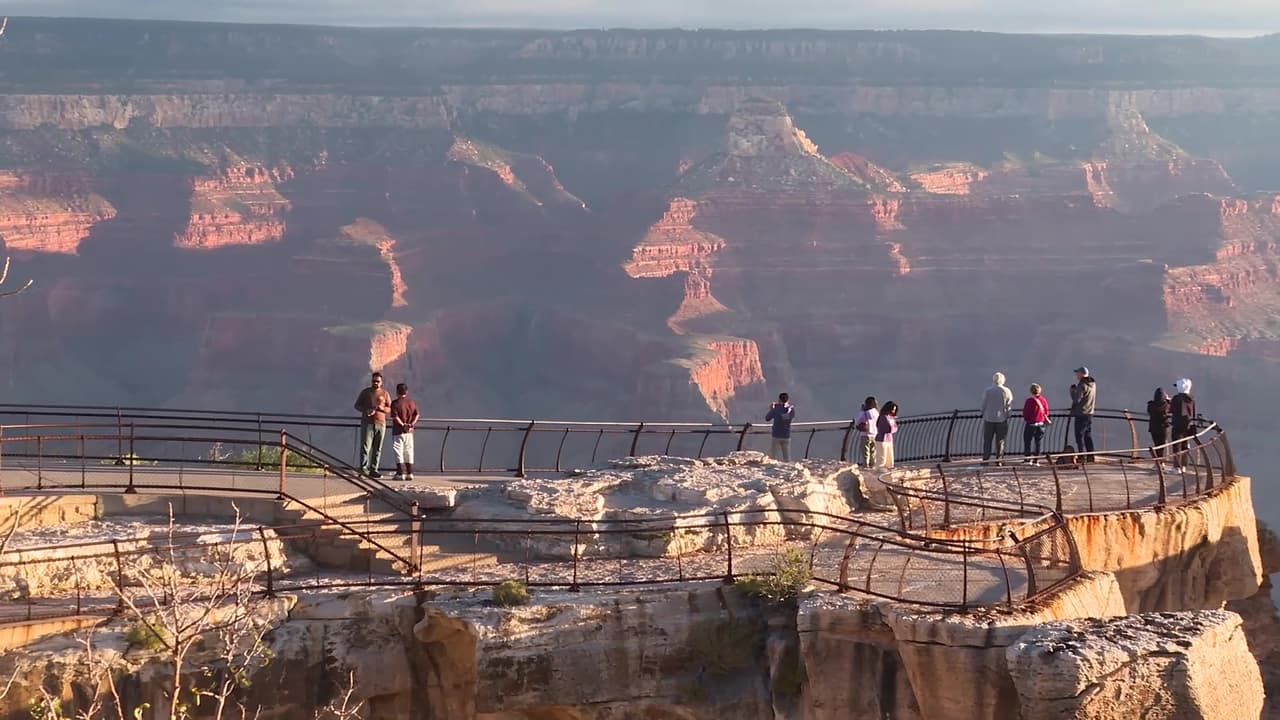 Equipos de emergencia auxilian a turistas en el Gran Cañón tras la peligrosa crecida del Río Colorado