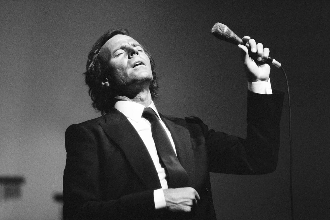 Julio Iglesias tiene una gran trayectoria y es un importante referente en la cultura latina.