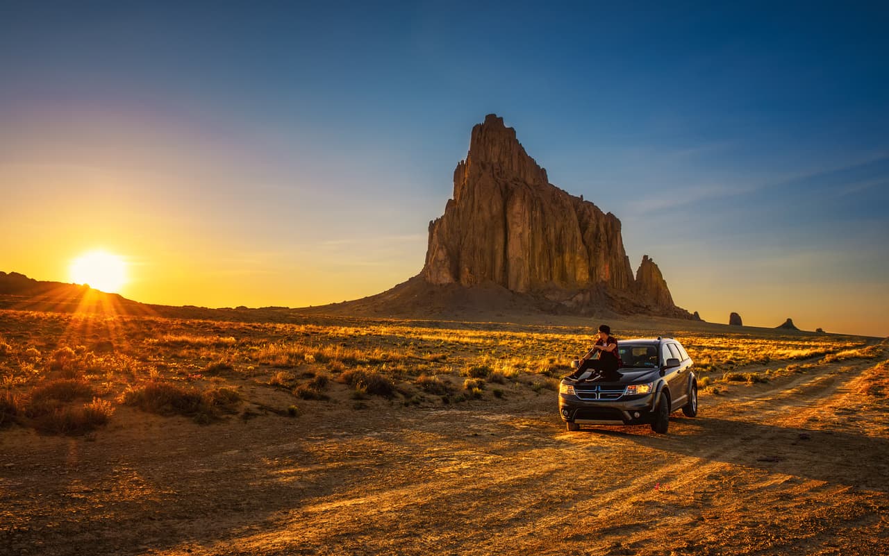 <h3 class="cms-H3-H3"><b>7. Nuevo México</b></h3>
<br>
<br>
<b>Precio promedio de un carro usado:</b> $26,261
<br>
<br>
<b>Diferencia porcentual sobre el promedio nacional: </b>6.3%
<br>
<br>De los vehículos usados que se venden en Nuevo México, el 37.2% corresponde a SUVs, el 36.2% a sedanes, el 23.1% a pickups y el 2.1% a minivans.
<br>