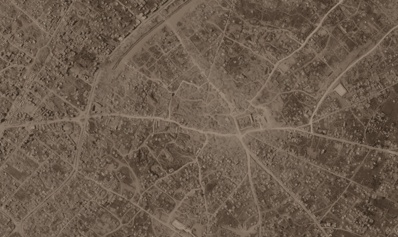 Esta imagen satelital, tomada por Planet Labs PBC el 9 de septiembre de 2026, muestra una base militar israelí construida sobre la localidad demolida de Bani Suheila, en el sur de la Franja de Gaza. (Planet Labs PBC vía AP)