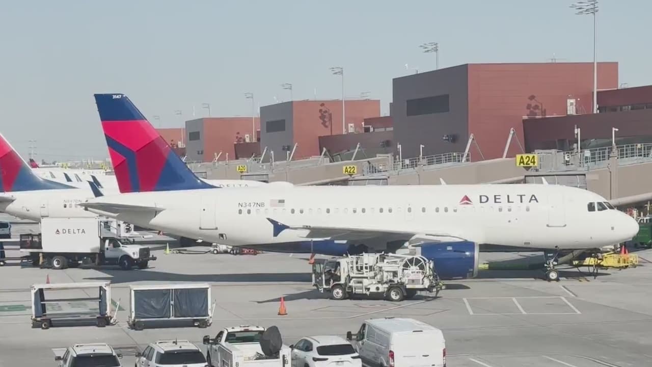 Detienen a una mujer ebria que había sido expulsada de un avión tras agredir a empleados de Delta
