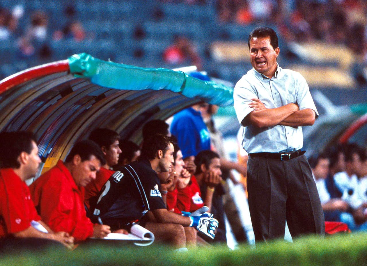 Efraín Flores estuvo al frente del Atlas en la década de los noventa dirigió a las Chivas en 2007.