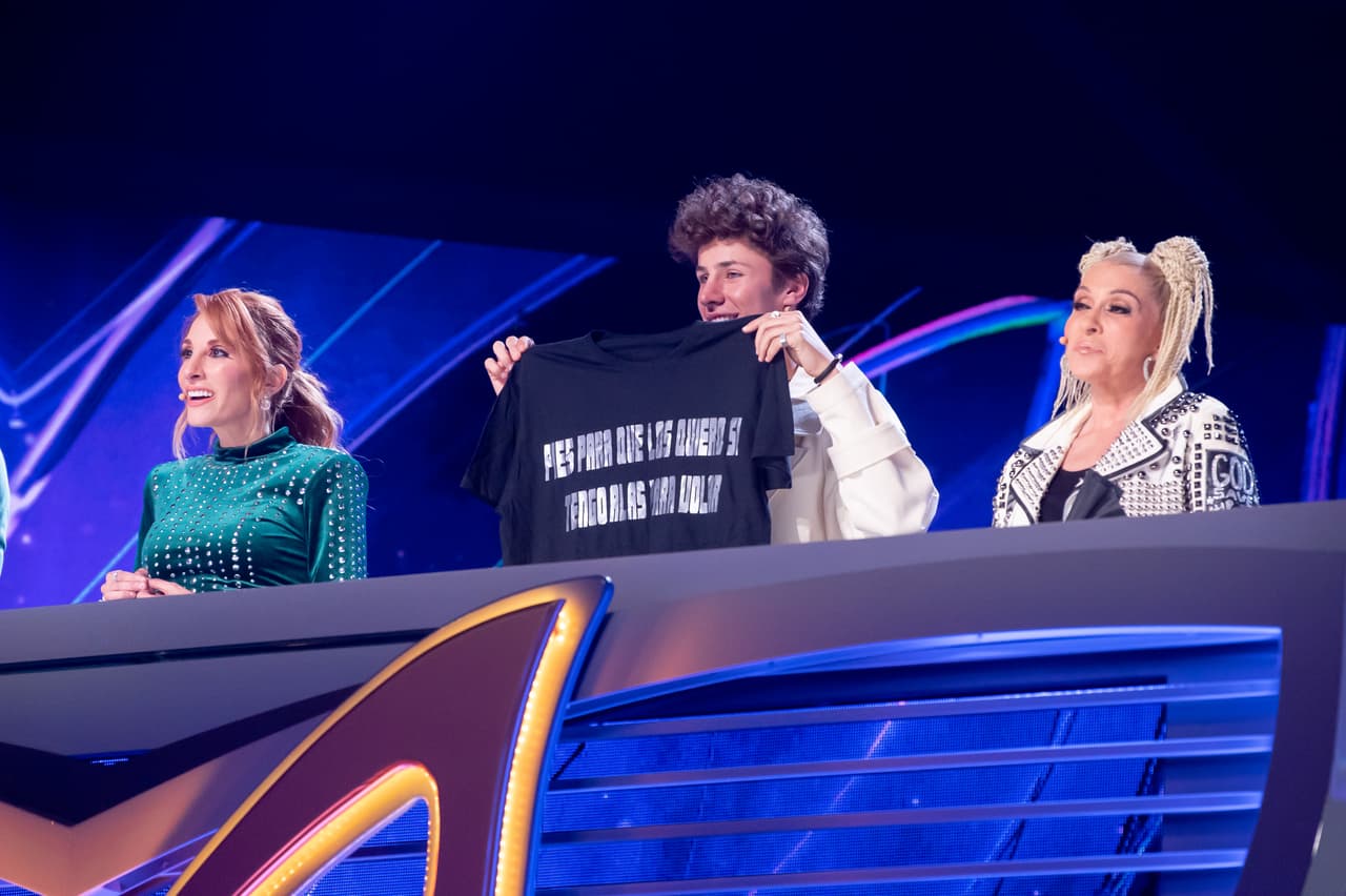 Su pista fue, “Pies para qué los quiero si tengo alas para volar”, y comentó que Frida Kahlo fue una inspiración para ella desde que era pequeña. Sofía Reyes es la favorita de los dos hombres del panel de investigadores, mientras que las mujeres creen que podría tratarse de Daniela Magún o de Danna García.