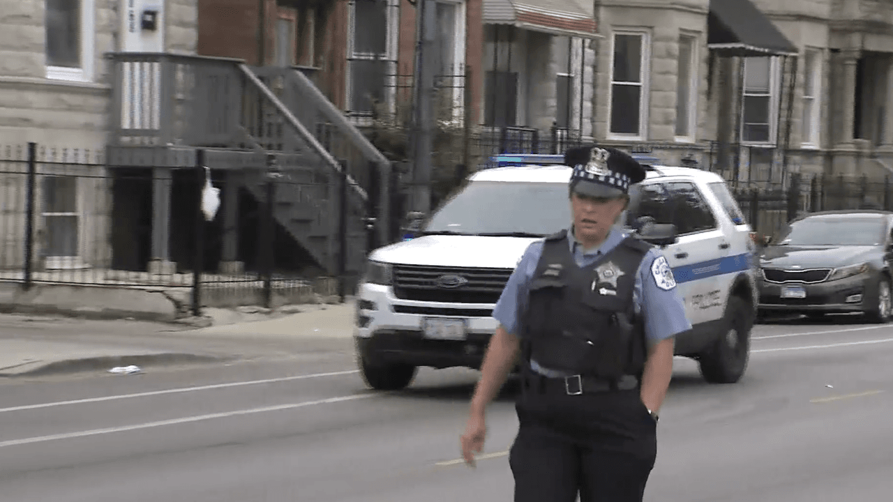 Autoridades de Chicago comentaron sobre el oficial de policía atropellado.