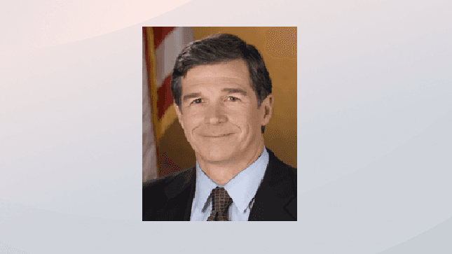 Gobernador Cooper veta presupuesto estatal